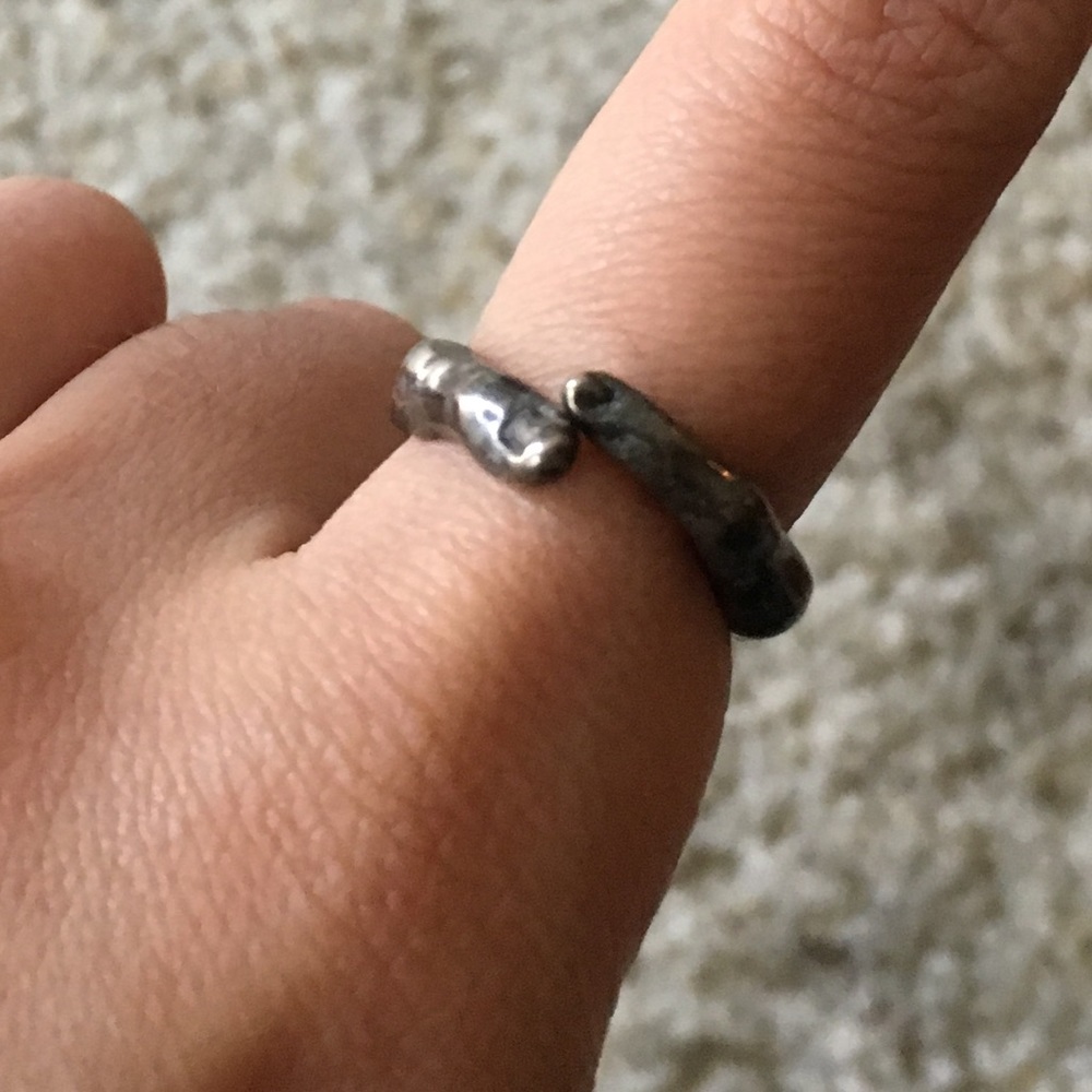 Verameat Adjustable Yogi Ring - Tarnished silver